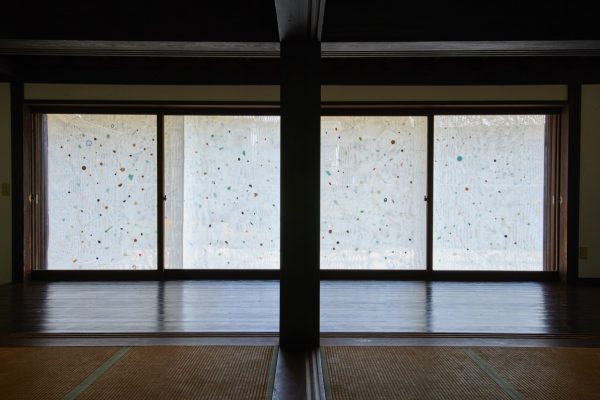 荒木由香里 Yukari ARAKI　《銀河のリズム》installation view 佐久島 / 2019 / Mixed media / [Photo : Yoshihiro Ozaki ]